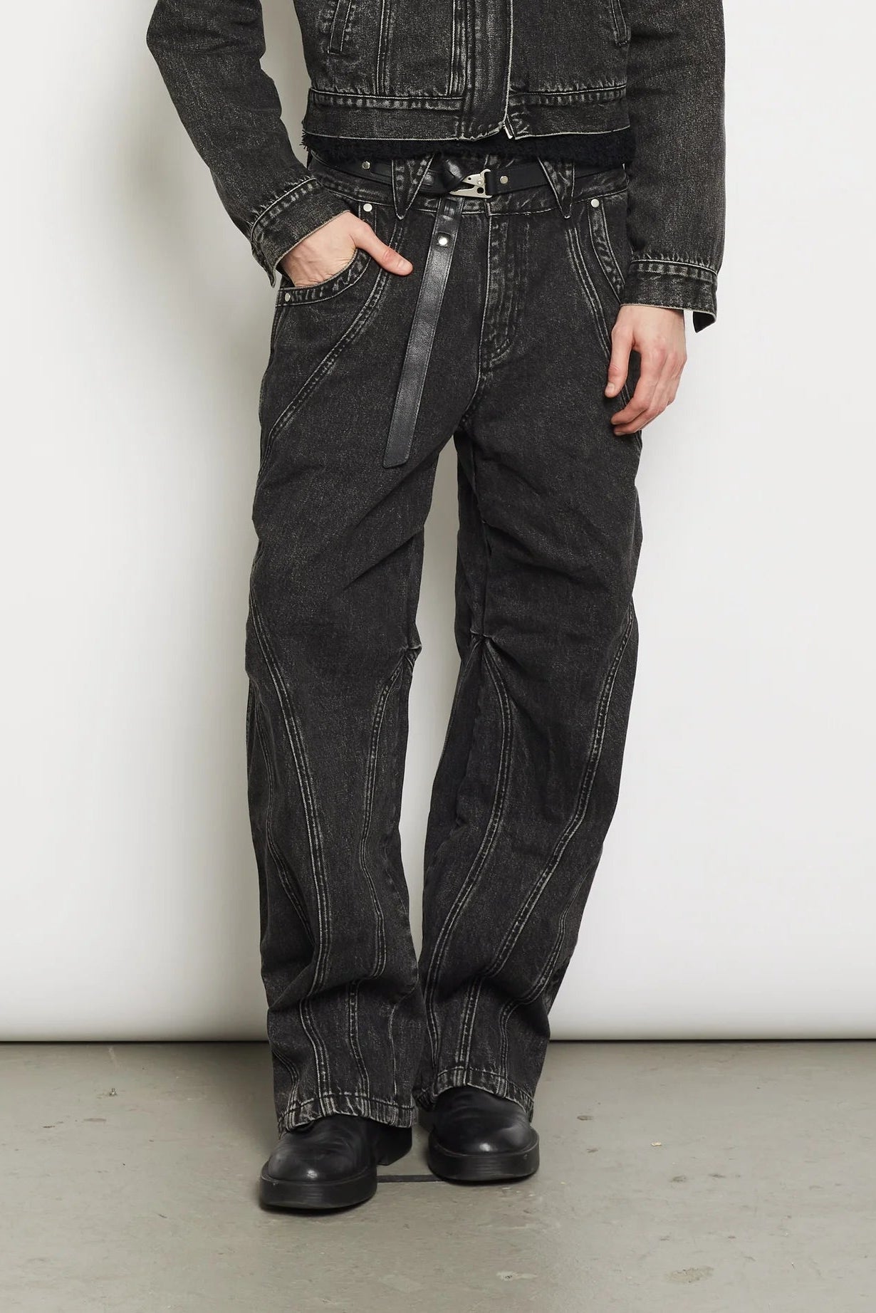 Circuit Denim - Charcoal - On Fig 1